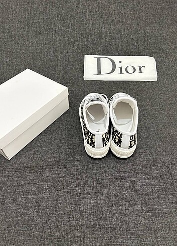 Dior CHRİSTİAN DİOR KADIN AYAKKABI A KALİTE HARİKA BİR ÜRÜN 36 NUMARA