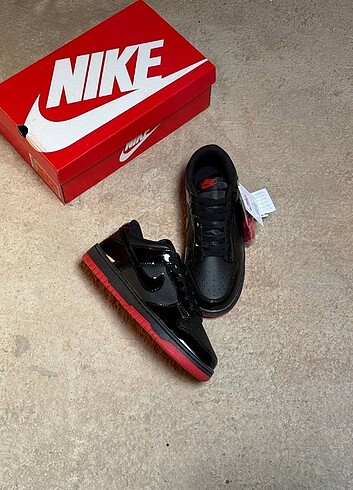 NİKE DUNK LOW SİYAH 44 NUMARA A KALİTE HARİKA BİR ÜRÜN DAHA SİZL