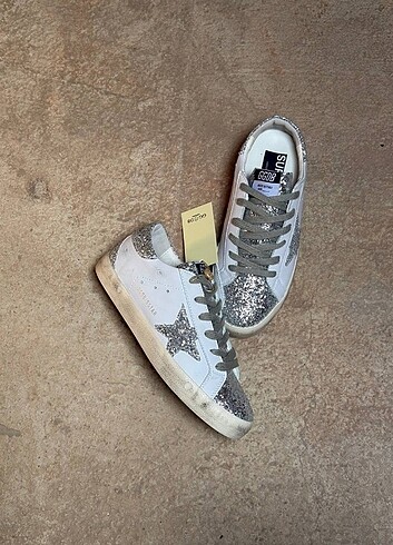 GOLDEN GOOSE DELUXE GÜMÜŞ 39 NUMARA GOLDEN KALİTESİYLE