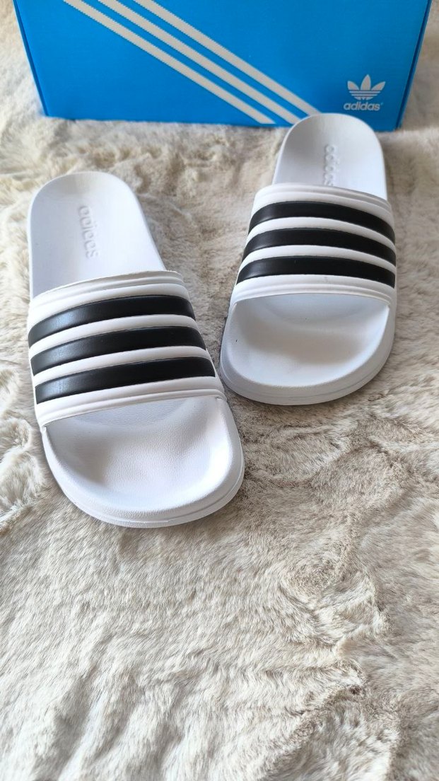 Adidas Beyaz Siyah Üç Şeritli Terlik — görsel 4/6