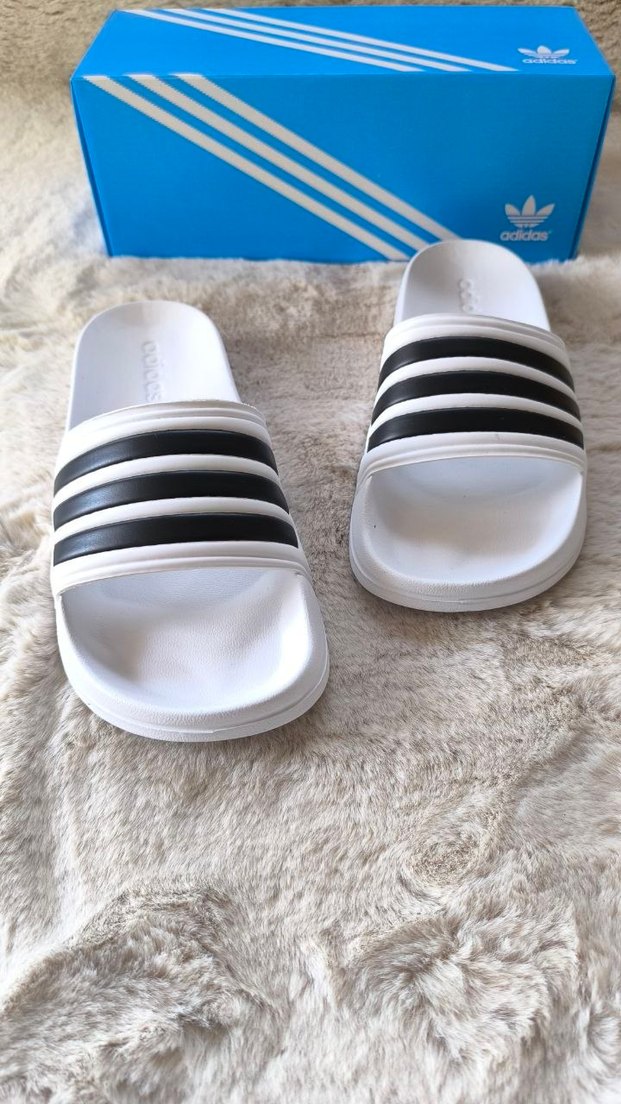 Adidas Beyaz Siyah Üç Şeritli Terlik — görsel 2/6