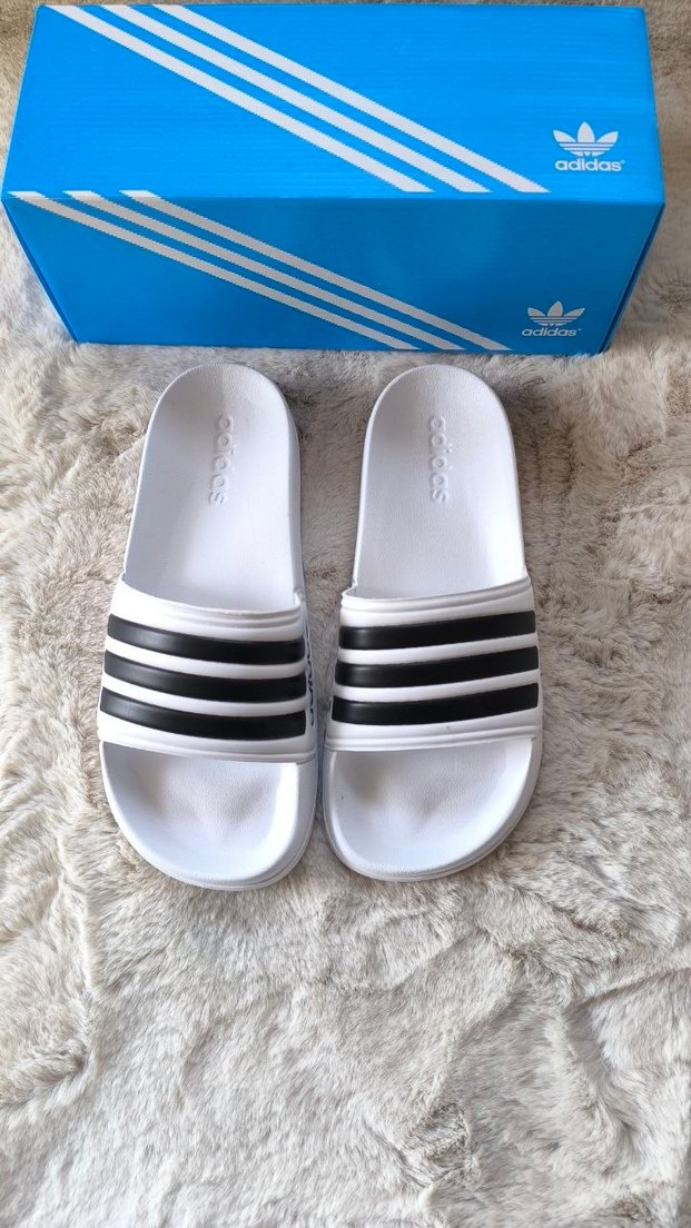 Adidas Beyaz Siyah Üç Şeritli Terlik — görsel 3/6