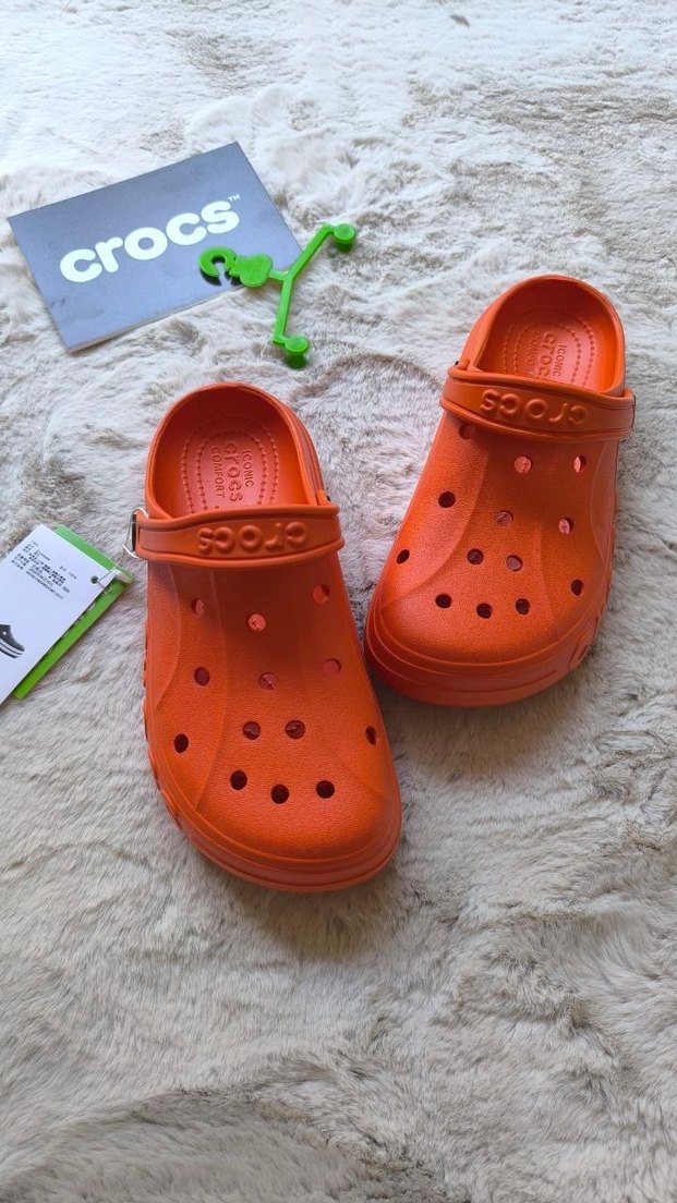 Canlı Turuncu Crocs Rahat ve Şık Sandalet — görsel 5/8