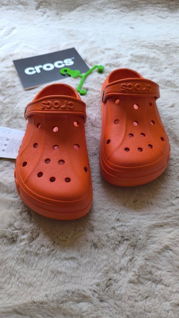 Canlı Turuncu Crocs Rahat ve Şık Sandalet — görsel 2/8