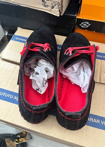 Kırmızı Bağcıklı Siyah Erkek Ayakkabı - Görsel 4