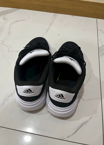 Adidas Core Black Beyaz Spor Ayakkabı - Görsel 6