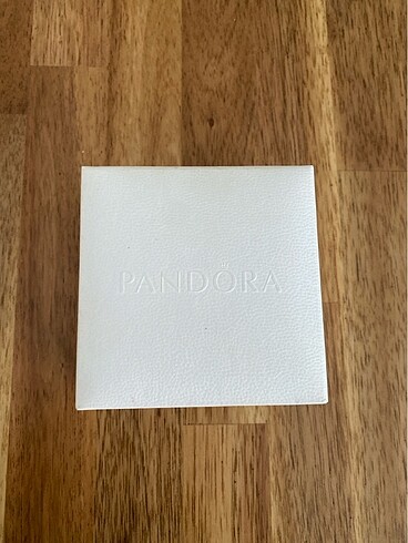 pandora bileklik kutusu
