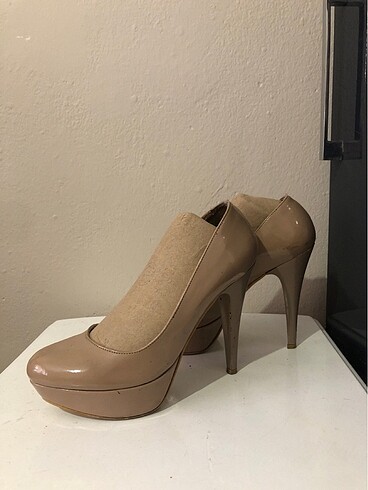 Bej rengi stiletto