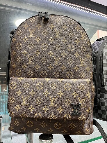  Beden Louis Vuitton bayan sırt çantası