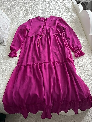 Pembe elbise