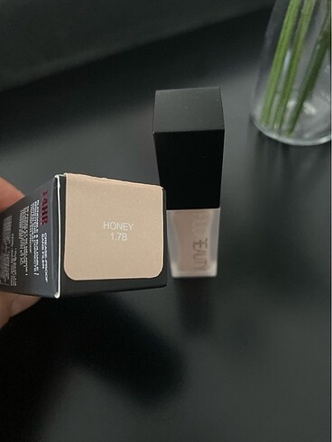 Huda Beauty Huda kapatıcı
