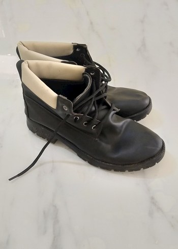 Siyah Bağcıklı Unisex Günlük Bot