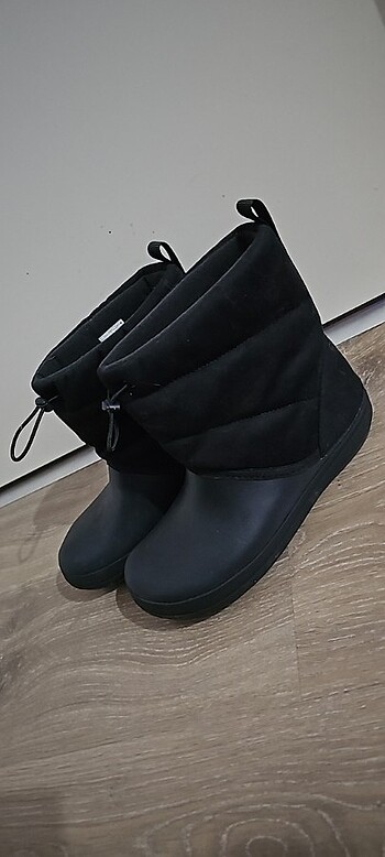 37,5 Beden ORJİNAL CROCS BOT