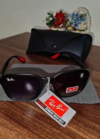 RAYBAN FERRARİ GÜNEŞ GÖZLÜĞÜ 