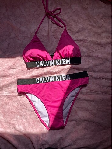 Pembe bikini