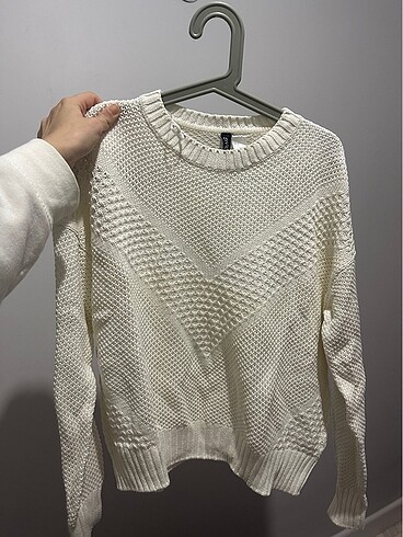 beyaz h&m kazak