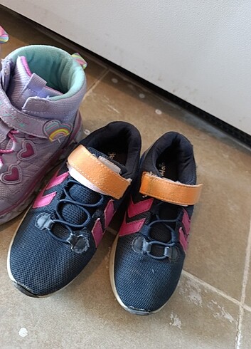 4 çift Marka kız çocuk ayakkabı Hummel Skechers benetton Lumberj
