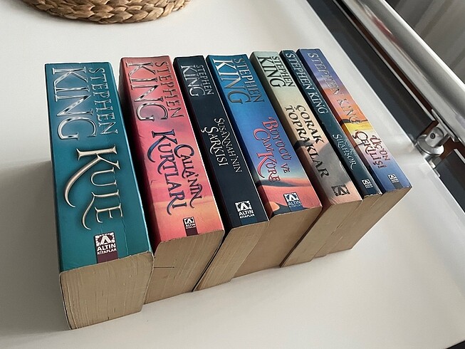 Stephen King Efsane Kara Kule serisi ( korku roman)