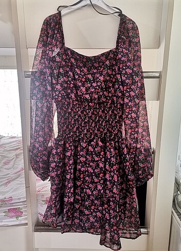 Çiçekli mini elbise