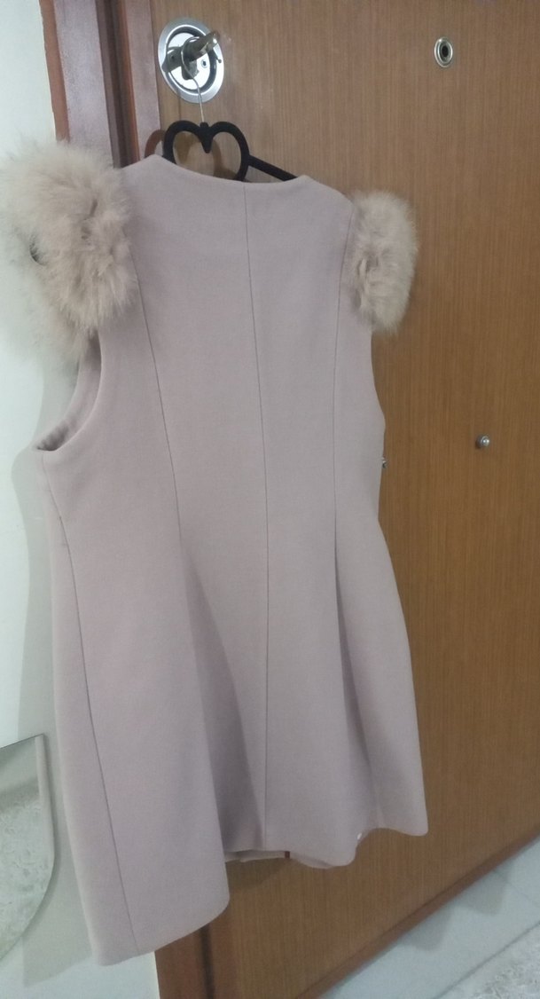 Pudra Pembe Peluş Detaylı Kolsuz Yelek. Orijinal — görsel 4/5
