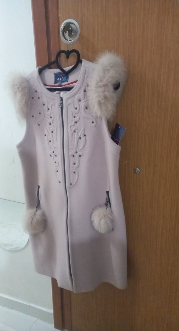 Pudra Pembe Peluş Detaylı Kolsuz Yelek. Orijinal — görsel 3/5