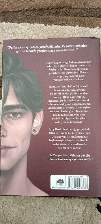  Kimse gerçek değil 