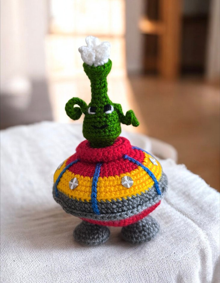 amigurumi örgü uzaylı ve gemisi oyuncak - Görsel 4