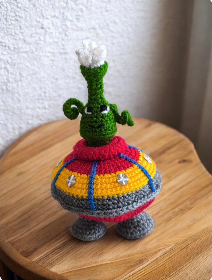 amigurumi örgü uzaylı ve gemisi oyuncak - Görsel 3