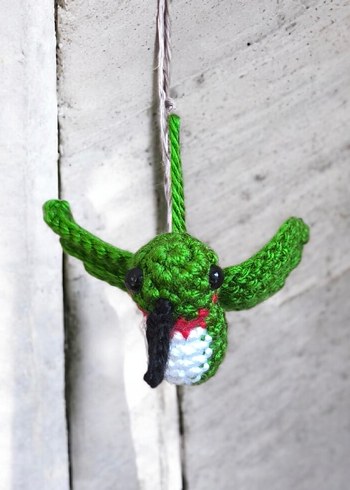 kırmızı amigurumi örgü sinek kuşu anahtarlık veya charm - Görsel 13