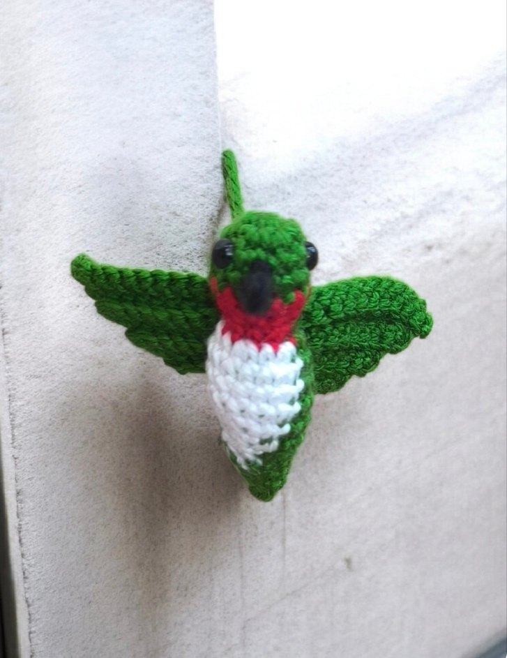 kırmızı amigurumi örgü sinek kuşu anahtarlık veya charm - Görsel 2