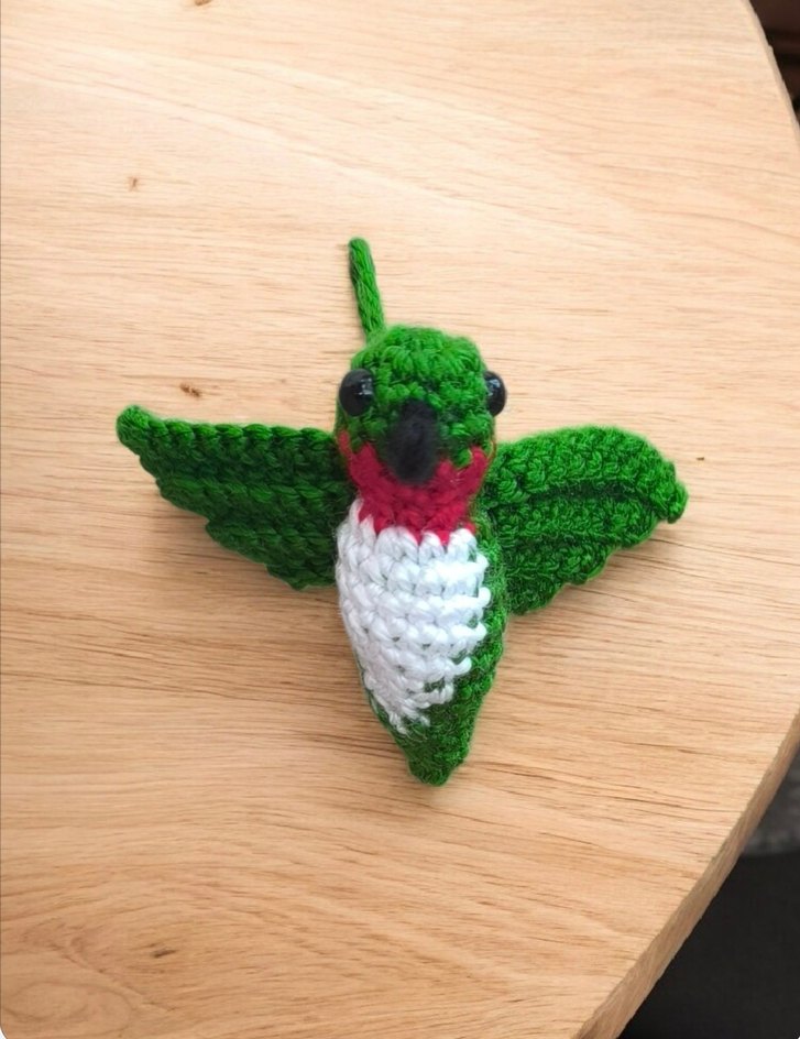 kırmızı amigurumi örgü sinek kuşu anahtarlık veya charm - Görsel 5