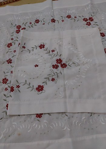 Nakışlı Beyaz Masa Örtüsü - Görsel 2