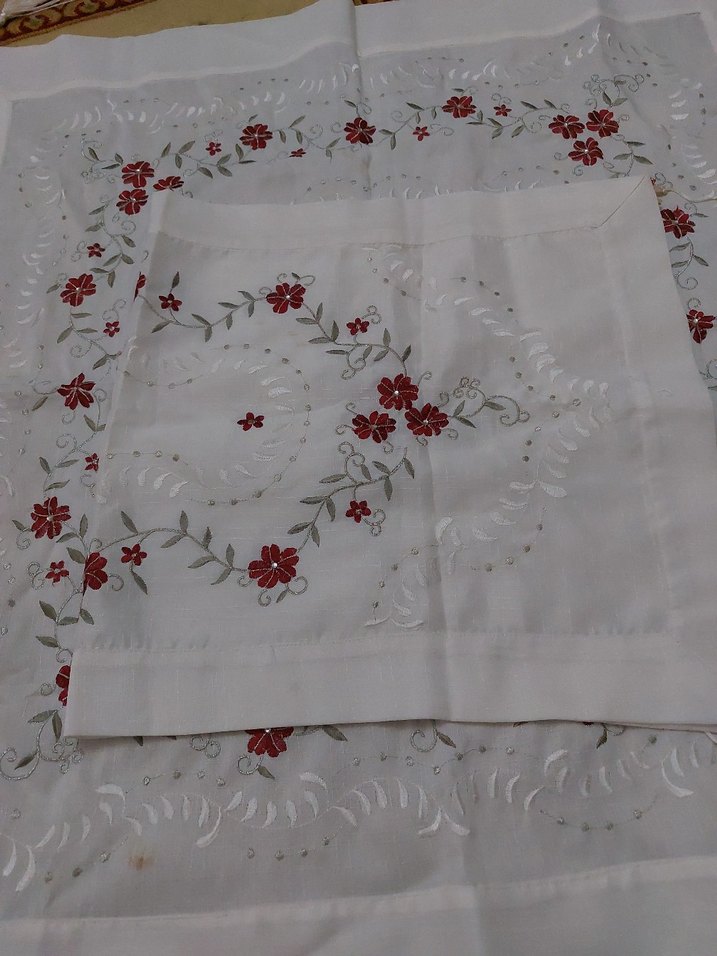 Nakışlı Beyaz Masa Örtüsü - Görsel 2