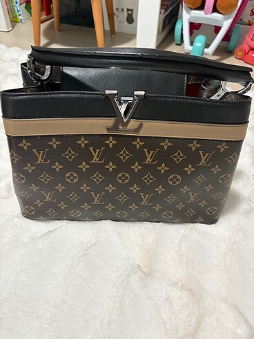 Louis vuitton kol çantası