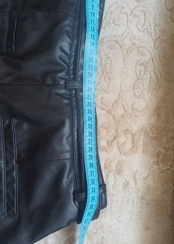 Siyah Kemerli Deri Mini Şort - Görsel 11