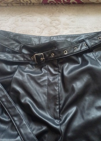 Siyah Kemerli Deri Mini Şort - Görsel 4