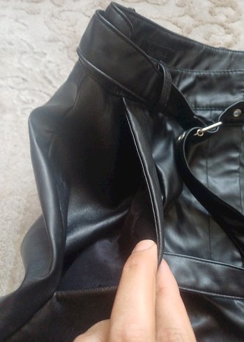 Siyah Kemerli Deri Mini Şort - Görsel 7