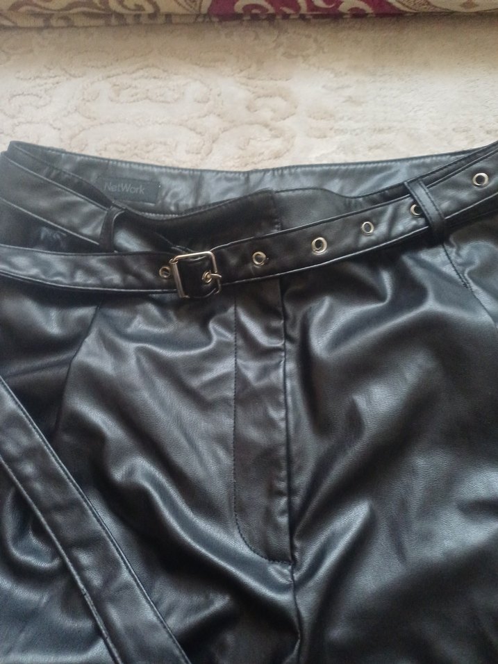 Siyah Kemerli Deri Mini Şort - Görsel 4