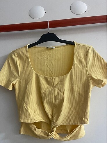 Dekolteli crop