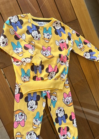 Zara Sarı renkte lisanslı kız bebek eşofman