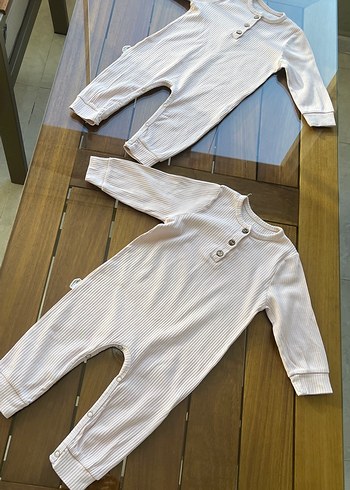 Düğmeli Uzun Kollu Beyaz Pamuklu Bebek Tulum - Görsel 2