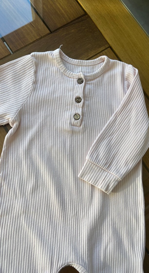 Düğmeli Uzun Kollu Beyaz Pamuklu Bebek Tulum - Görsel 4