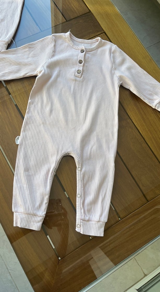 Düğmeli Uzun Kollu Beyaz Pamuklu Bebek Tulum - Görsel 3