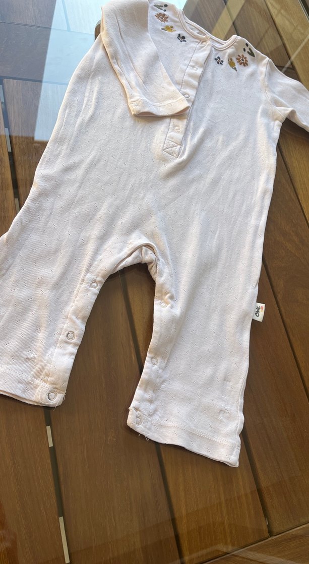 Düğmeli Nakışlı Beyaz Bebek Tulum - Görsel 3