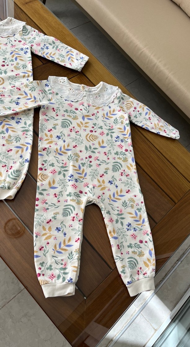 Renkli Desenli Beyaz Bebek Tulumları Dantel Detaylı - Görsel 2