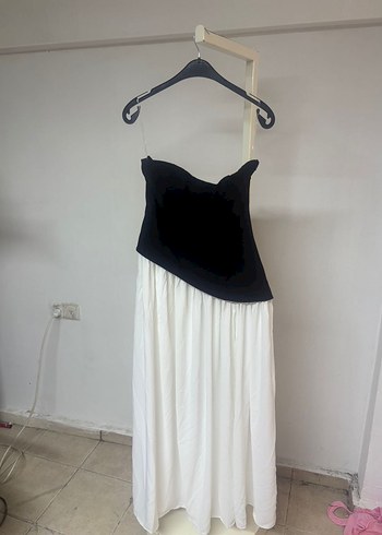 Korse abiye piliseli Siyah-Beyaz Drapeli Straplez Uzun Elbise - Görsel 2