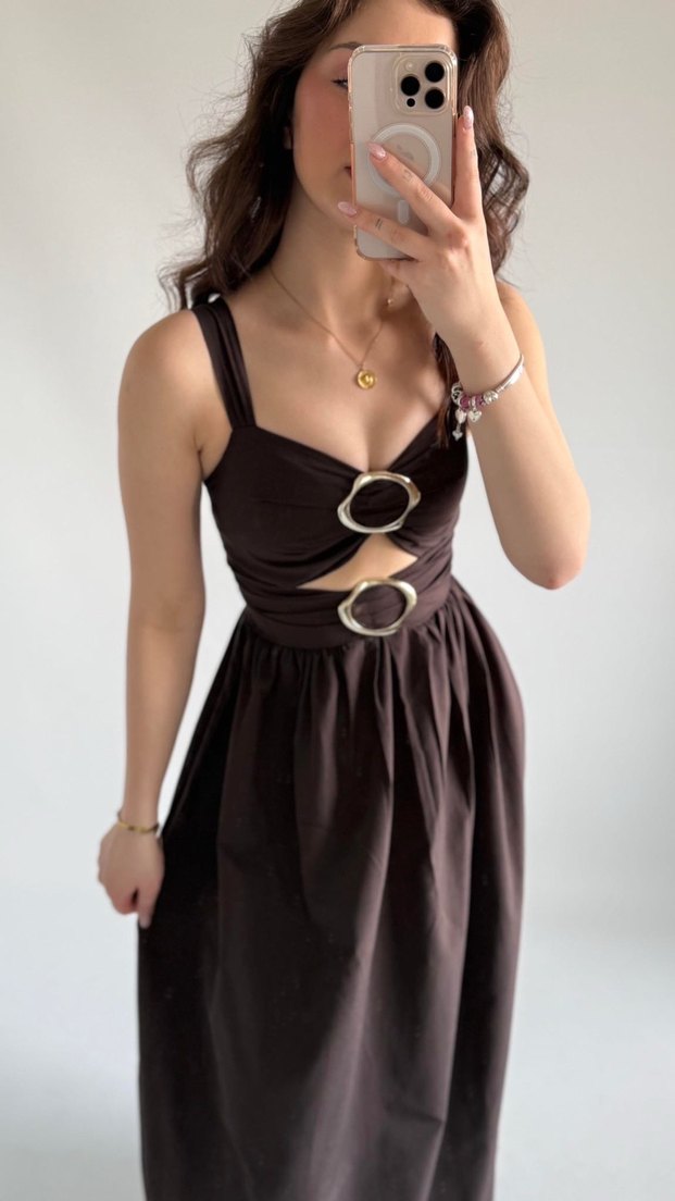 Kahverengi Askılı Uzun midi göğüs dekolteli tokalı elbise - Görsel 2