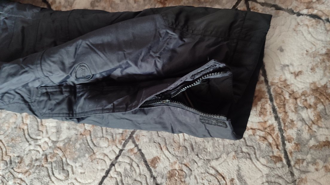 Siyah Kayak Pantolonu Askılı - Görsel 3