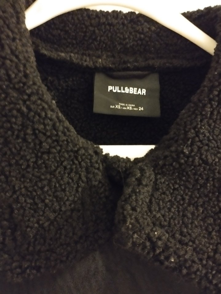 Pull&Bear Suni kürklü siyah uzun kaban — görsel 7/8