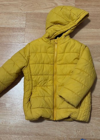 Sarı Kapüşonlu Erkek Çocuk Mont